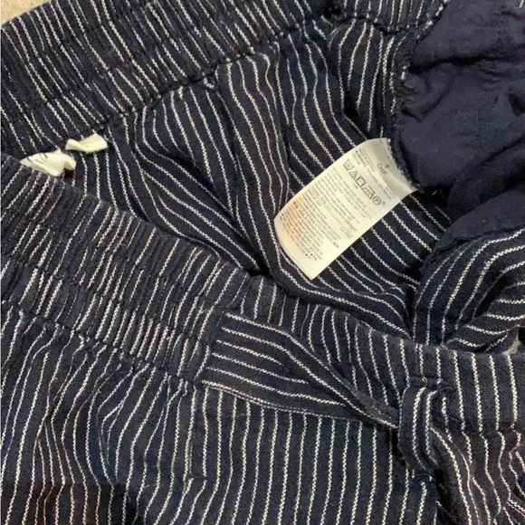 Gap wide leg capris size small - Picture 2 of 2